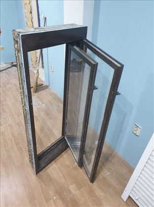 Drveni dupli prozor sa pvc roletnom