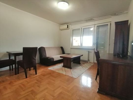 Dvosoban namešten useljiv stan