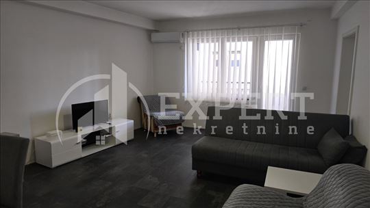 Izdaje se odličan stan u centru Niša, 54m2