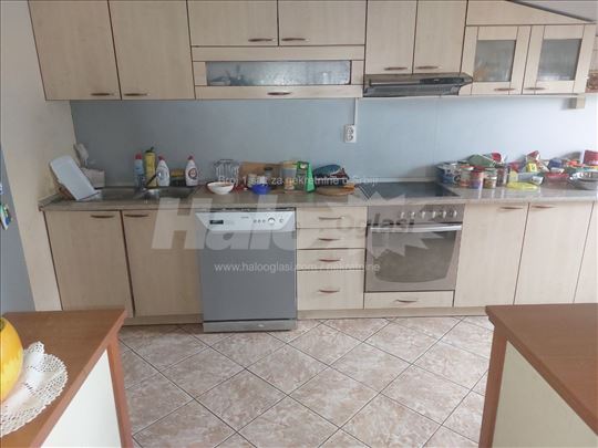 Izdajem stan u Kotežu