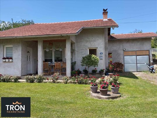Kuća sa pomoćnim objektom u Lipovi 83m2