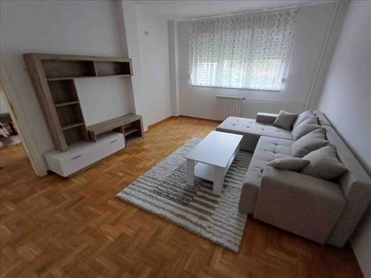 Lep,komforan stan u novogradnji,kod vrtića i škole