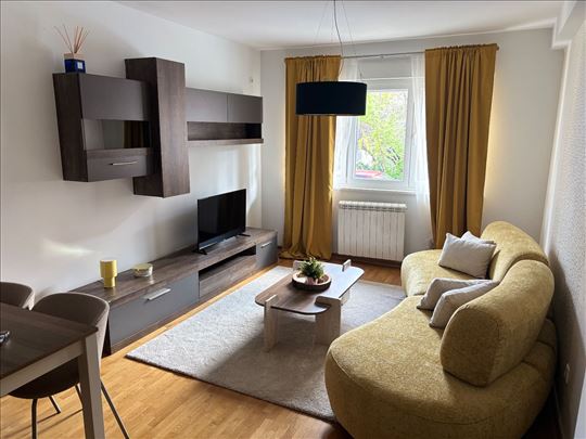 Opremljen 2,5 stan,garaža,bez provizije