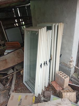 Poklanjam stare drvene prozore