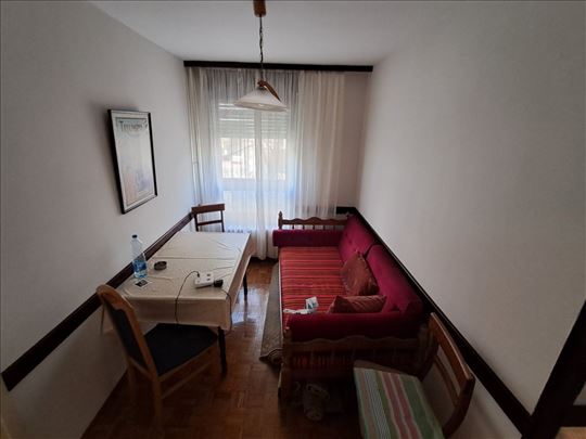 Vračar, Vukov spomenik, blizina Bulevara, namešten