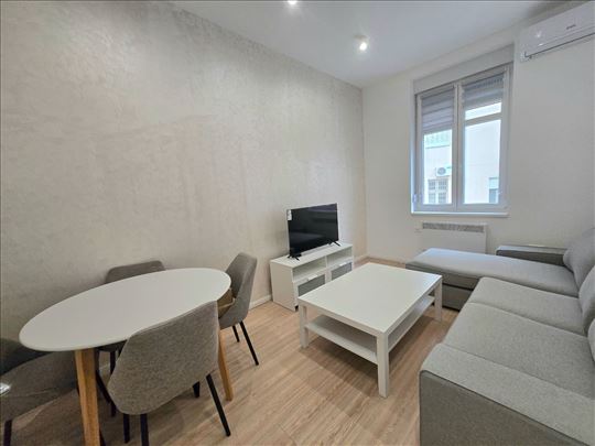 LUX renoviran stan PRVO izdavanje