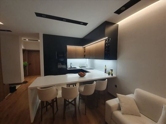 Lux stan sa parking mestom, ul. Branka Bajića