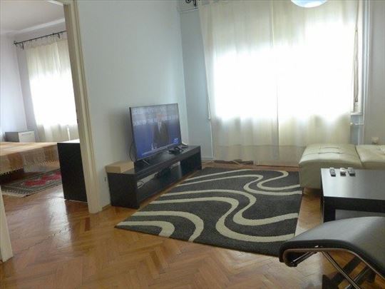 Mileševska, 75m2, tri sobe, namešten, terasa