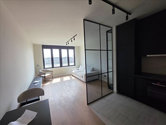 Skroz NAMESTEN stan, Airport Garden 33m2,Neuseljen