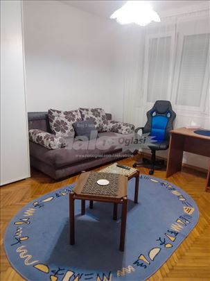 Nameštena garsonjera, Vojvode Stepe