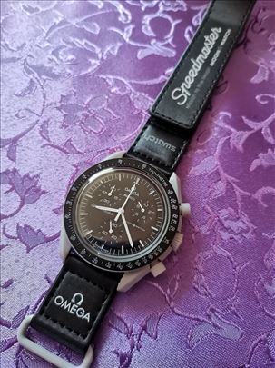Omega x Swatch-MoonSwatch nov sa kutijom