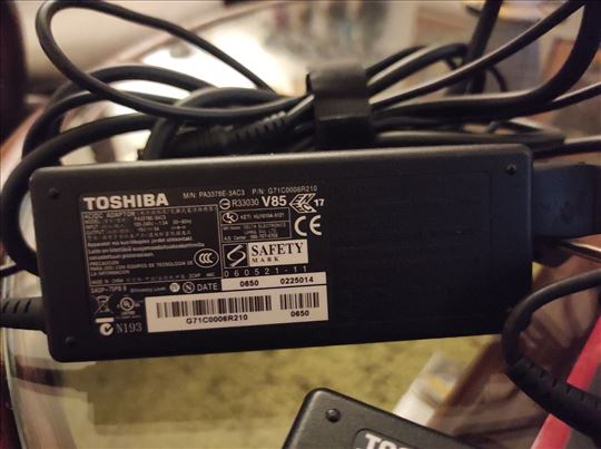 3x Toshiba punjač ORIGINAL 15V 5A