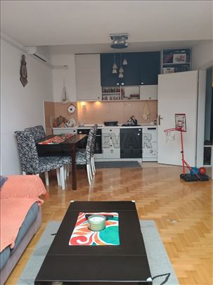 Izdaje se stan kod Šojke!