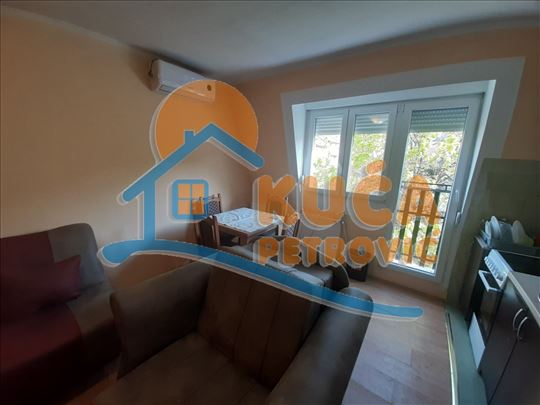 Izdaje se stan na Paliluli