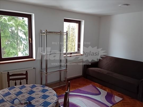 Prodaje se stan u centru Zlatibora