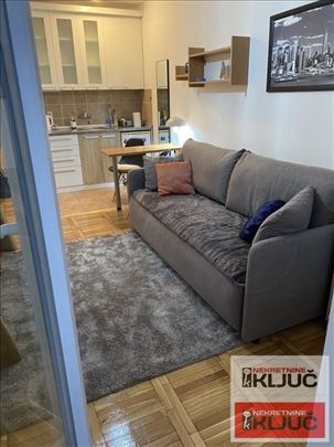 Dobra garsonjera na Grbavici