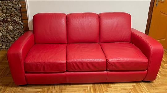 Kozna garnitura, trosed i dve fotelje