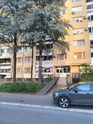 Lux stan sa nameštajem, uknjižen, vlasnik