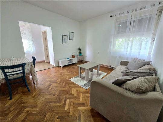 Namešten dvosoban stan