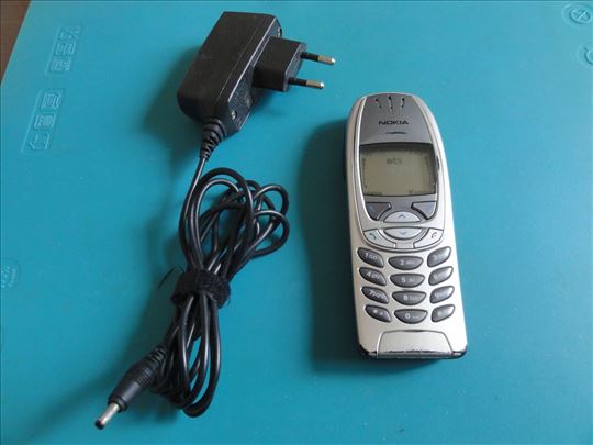 Nokia 6310i - legendarni mobilni telefon + punjač