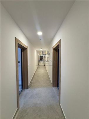 Odmah useljiva novogradnja sa dvorištem od 25m2