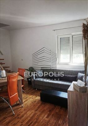 Opremljen, uknjižen sa parkingom