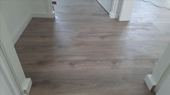 postavljam laminat i lajsne