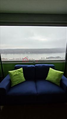 Prelep stan sa pogledom na Dunav iz svake sobe