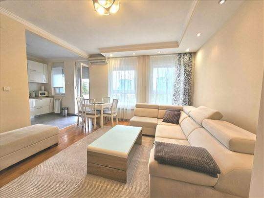 Ablok, 1 BR, useljiv, odmah dostupan! GARAZA