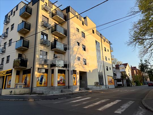 Bele vode dva spojena garazna mesta