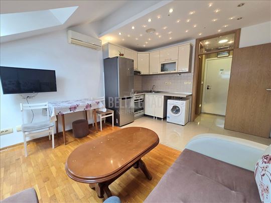 Bežanisjka kosa 2, Ismeta Mujezinovića