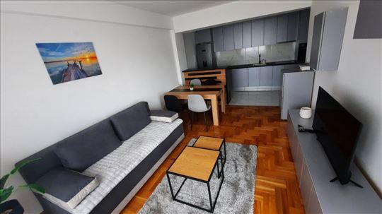 Izdaje se dvoiposoban stan sa garažom