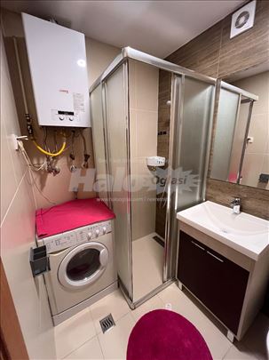 Izdajem dvosoban stan kod pumpe kod parka.