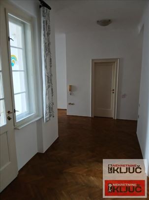 Kod IzvrŠnog VeĆa, 70m2, Dvoiposoban, Salonac