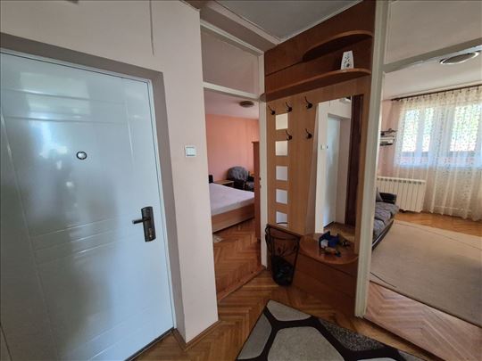 Lep jednoiposoban stan u Kraljevu,ul.Zelena Gora