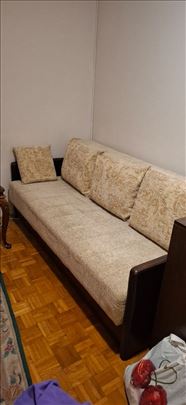 Lezaj-trosed ocuvan - povoljno