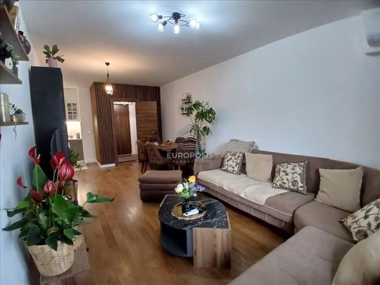 Moderan luksuzni stan u Zemunu sa 2 garažna mesta 