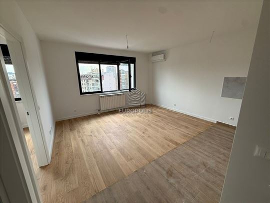 Prodaja 1.5 novogradnja, Karađorđev trg