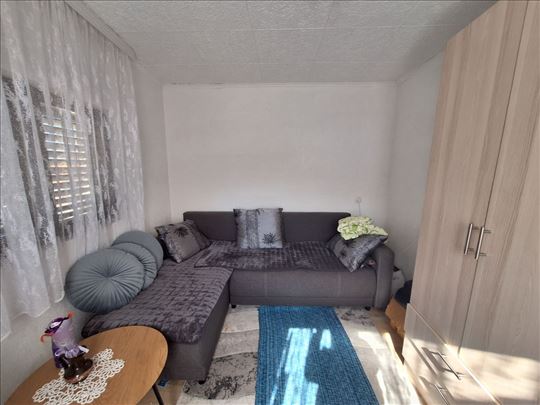 Prodaje se kuca na lepoj lokaciji u gradu