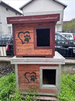 Prodajem dve kućice za pse