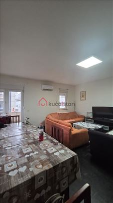 Prostran stan u prizemlju sa dvorištem