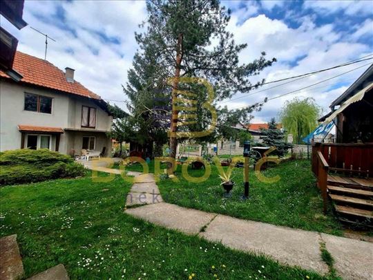 Ripanj-Lipovički put, 259m2, 8 ari placa
