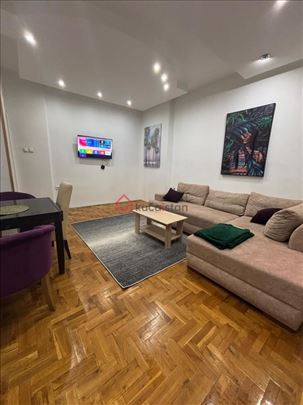 Salonac kod Trga republike, renoviran stan