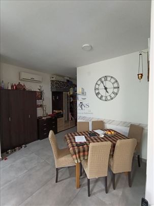 Trosoban stan, 71 m², Stari Banovci