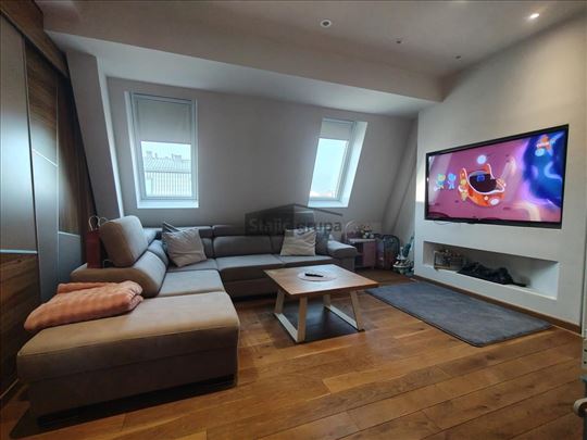 Uknjižen, lepo opremljen dvoiposoban stan