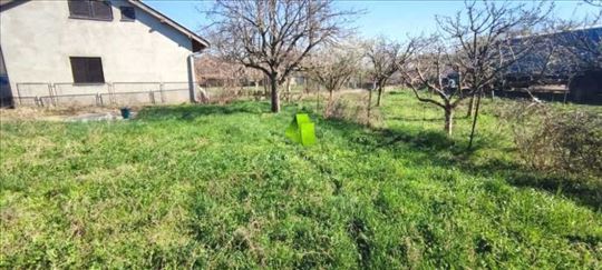 Vikendica u vikend naselju Donja Toponica u blizin