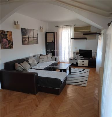 Dvosoban konforan stan u ul Živka Davidovića