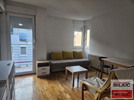 Izdaje se dobra garsonjera u blizini Spensa