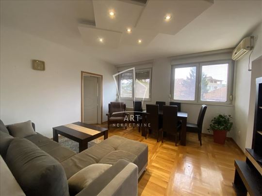 Izdaje se namešten 3.0 stan, kompletno renoviran I