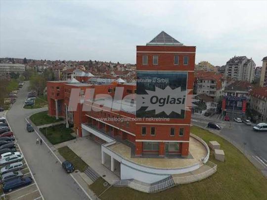 Izdaje se odlican poslovni prostor na Banovom Brdu